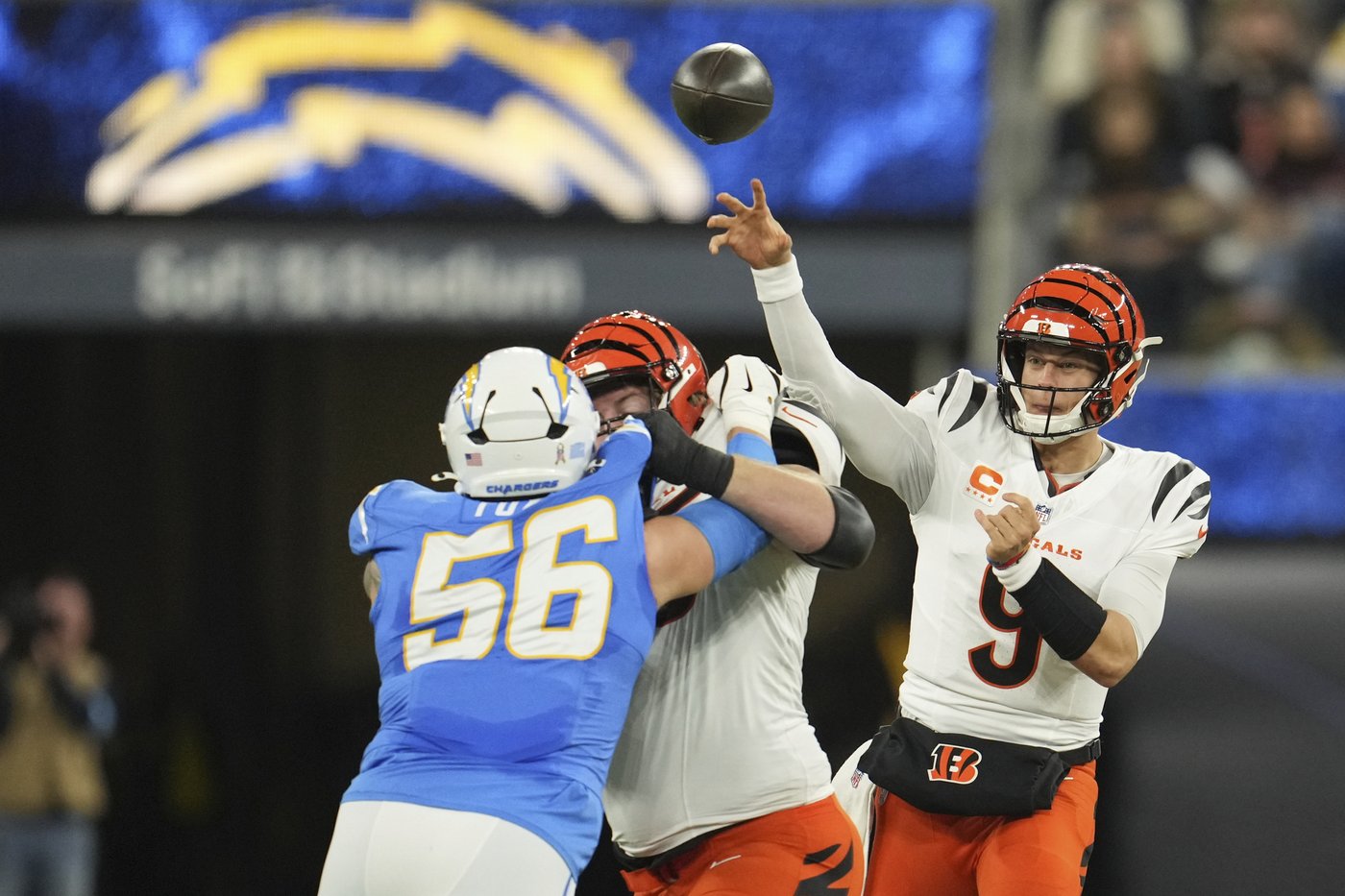 Chargers beat Bengals 34-27 on Dobbins' late TD after squandering 21-point lead | iNFOnews.ca
