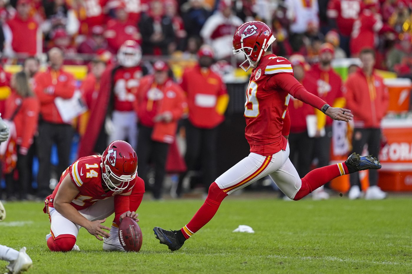 Chargers head to Kansas City trying to snap a 6-game skid vs Chiefs and help their playoff chances | iNFOnews.ca Chargers head to Kansas City trying to snap a 6-game skid vs Chiefs and help their playoff chances | iNFOnews.ca