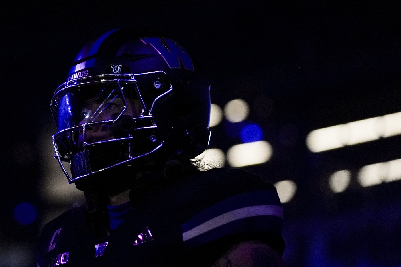 Desmond Williams Jr., Jonah Coleman lead Washington past UCLA 31-19 for bowl eligibility | iNFOnews.ca