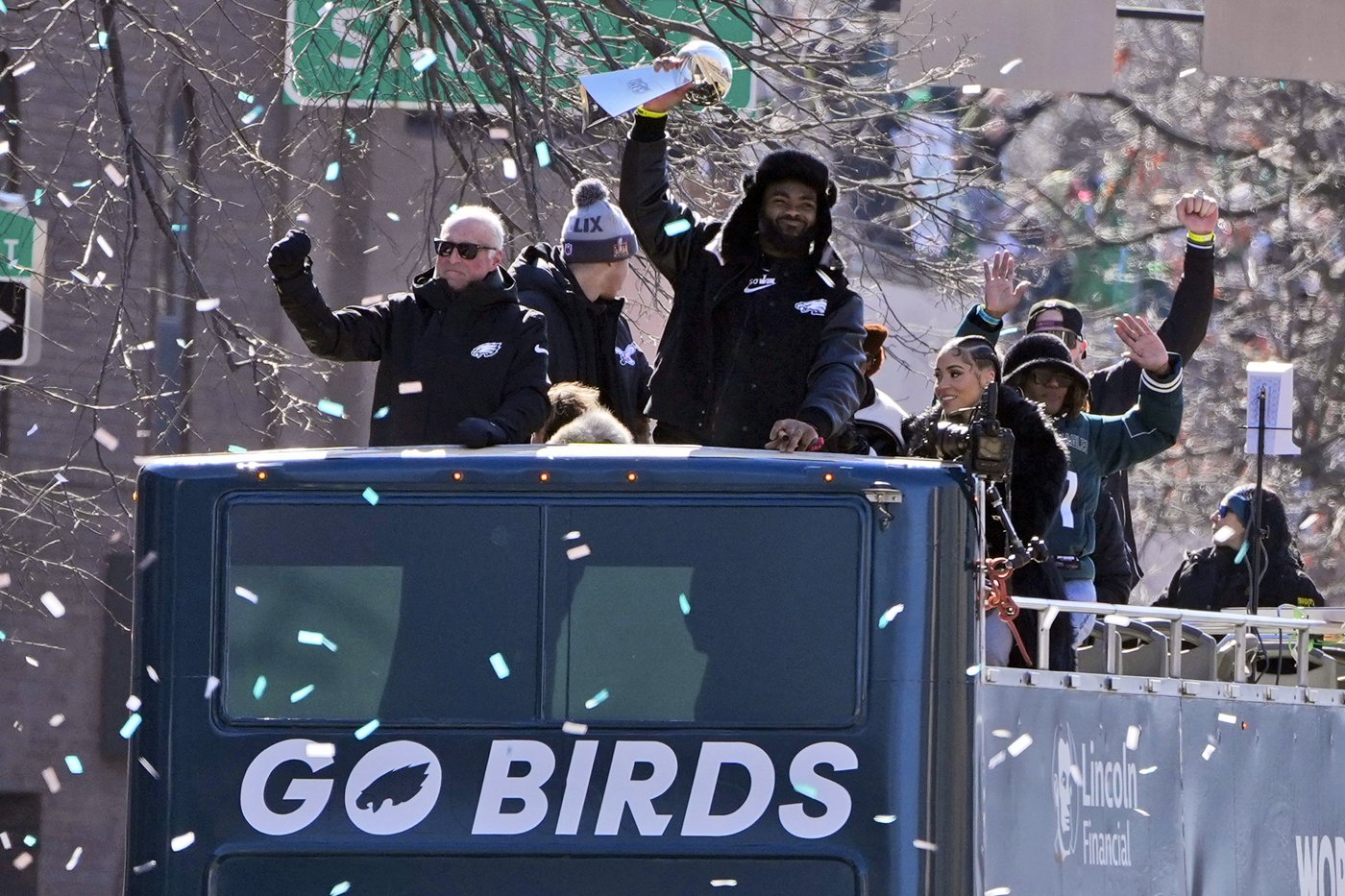 Philadelphia turns green on Valentine’s Day to celebrate Super Bowl champions | iNFOnews.ca