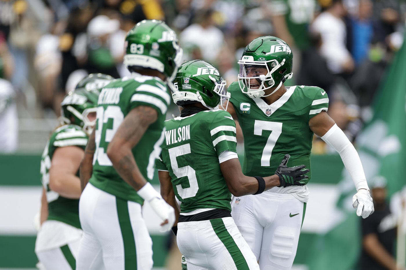 Garrett Wilson says Justin Fields isn't done showing what he can do after his impressive Jets debut | iNFOnews.ca
