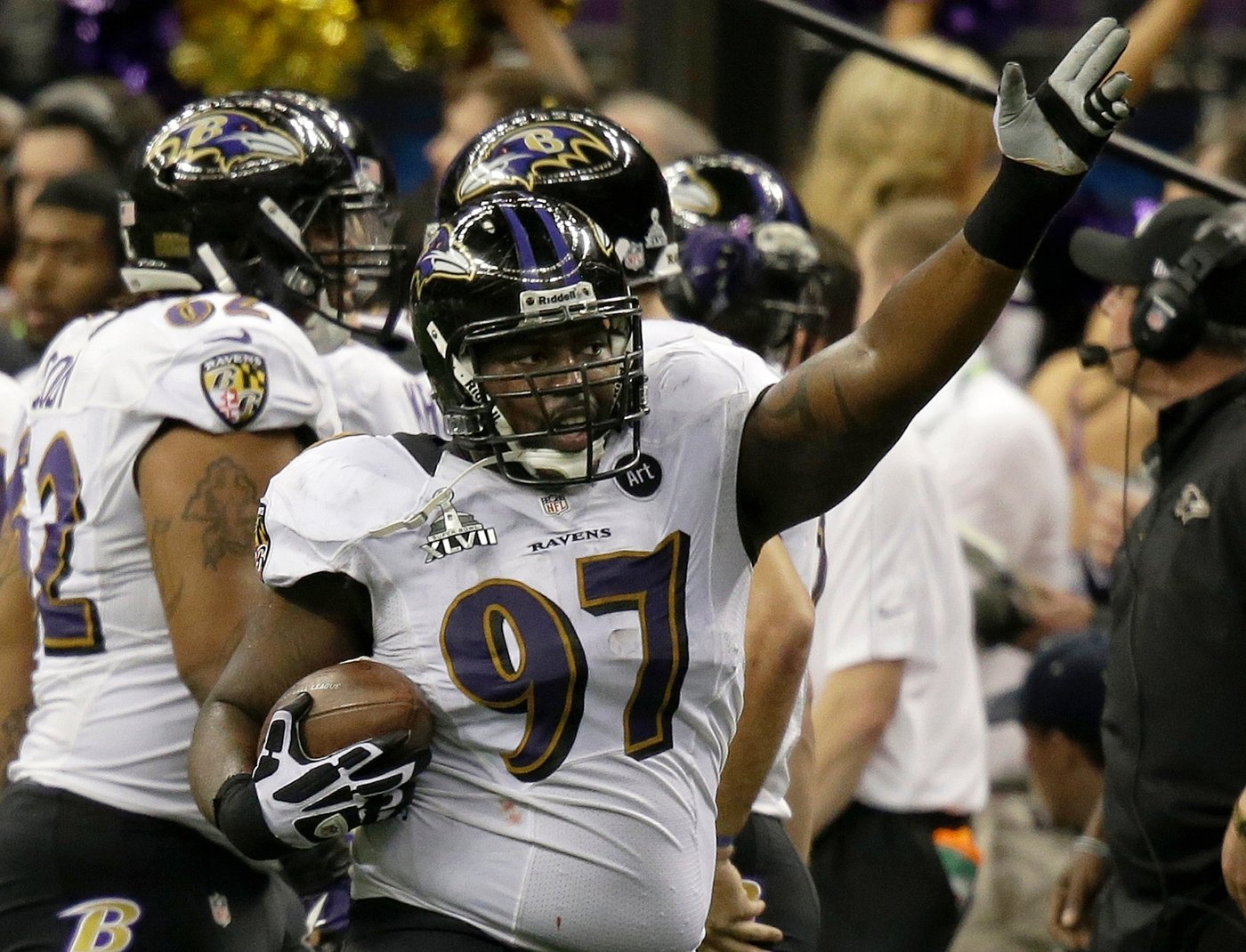 Arthur Jones, a defensive lineman who won a Super Bowl with the Ravens, has died at 39 | iNFOnews.ca
