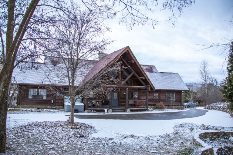 Skipping the Hotel Room for a Spacious Winter Escape at The Castle at Swan Lake | iNFOnews.ca