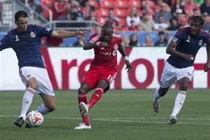 Toronto FC snaps six-game winless streak with easy 3-0 win over toothless Chivas | iNFOnews.ca CP29983967