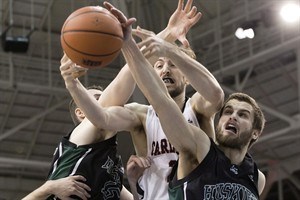 Defending champion Ravens roll past Huskies, Vikes beat Tigers, Rams top Lancers | iNFOnews.ca CP32258546
