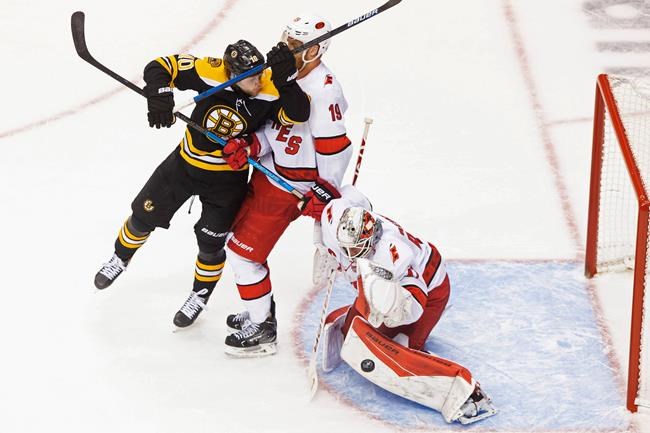 Hamilton helps Carolina beat Boston 3-2, tie series 1-1 | iNFOnews.ca Hamilton helps Carolina beat Boston 3-2, tie series 1-1 | iNFOnews.ca