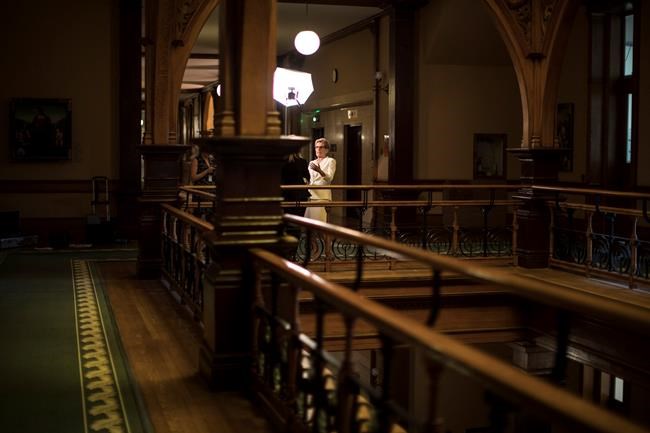 Ontario to raise minimum wage to $15 an hour by 2019, ensure equal pay for part-time workers | iNFOnews.ca