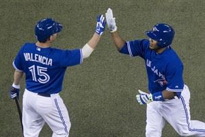 Blue Jays use the long ball and R.A. Dickey's knuckleball to down Tampa Bay Rays | iNFOnews.ca CP29877193