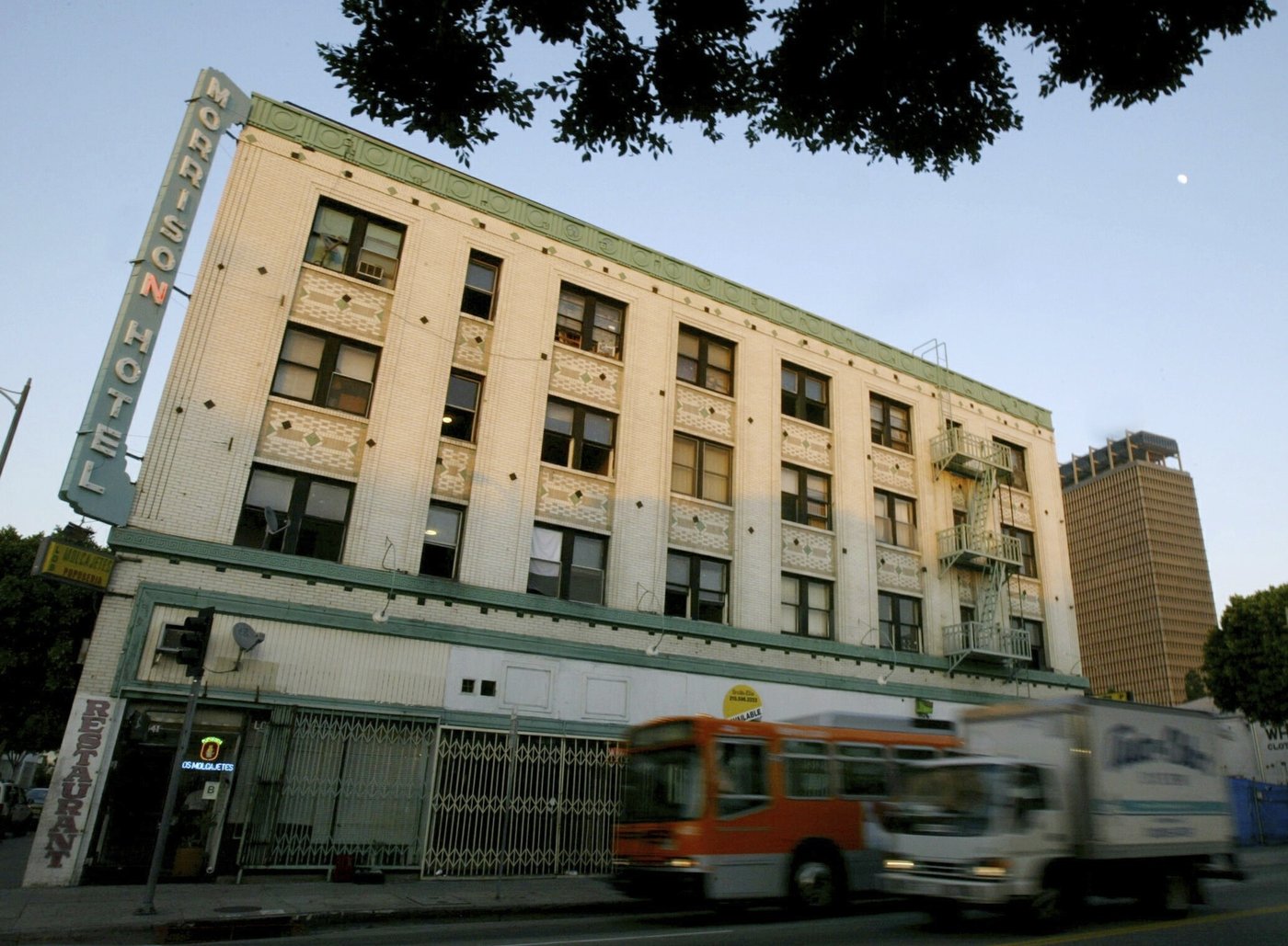 'Morrison Hotel' made famous by The Doors goes up in flames in LA | iNFOnews.ca