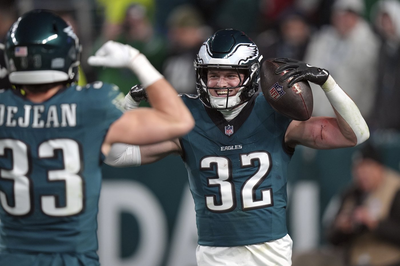 Eagles rolling behind Hurts, Barkley atop division and as one of NFL's best | iNFOnews.ca