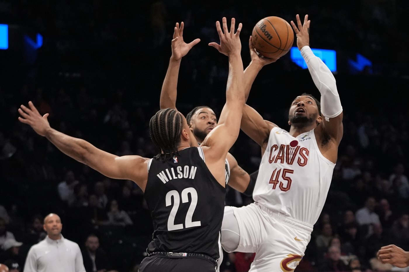 Donovan Mitchell scores 26 points as the Eastern Conference-leading Cavaliers beat the Nets 110-97 | iNFOnews.ca
