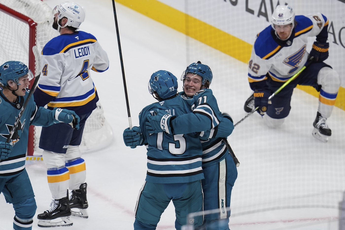 18-year-old Macklin Celebrini scores a goal in his hyped debut for the Sharks | iNFOnews.ca 18-year-old Macklin Celebrini scores a goal in his hyped debut for the Sharks | iNFOnews.ca