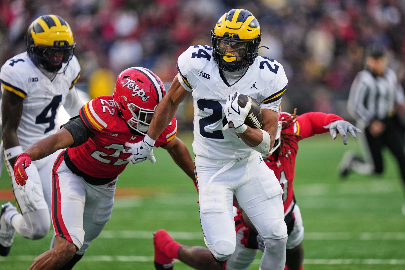 Substitute RB Kuzdzal runs for 100 yards and 3 TDs to lift No. 18 Michigan over Maryland 45-20 | iNFOnews.ca