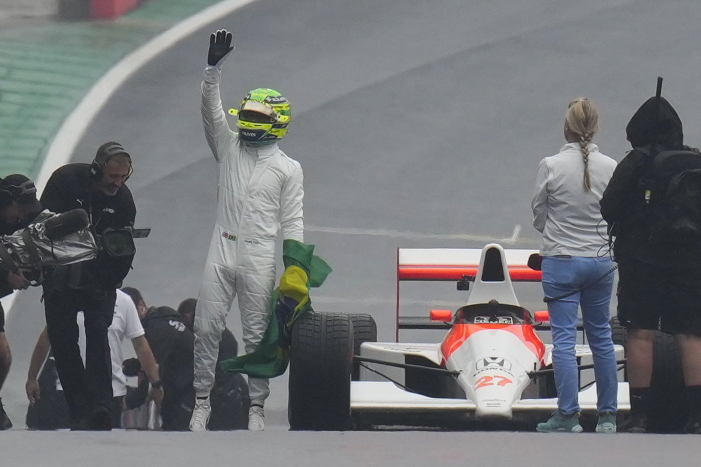 Emotional Hamilton drives Senna's car before Brazilian Grand Prix, regrets he can't race with it | iNFOnews.ca