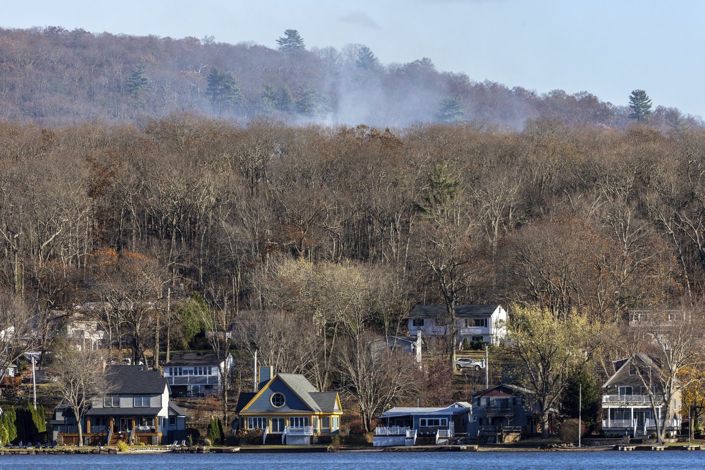 Fire crews on both US coasts battle wildfires | iNFOnews.ca Fire crews on both US coasts battle wildfires | iNFOnews.ca