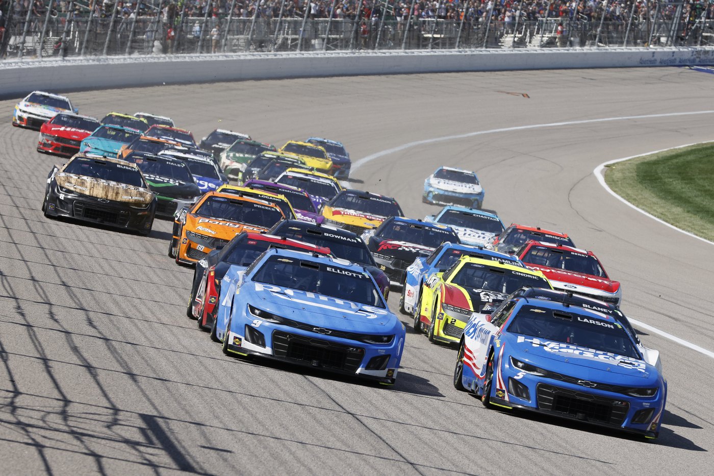 Kyle Larson wins again at Kansas, dominating for his 3rd NASCAR Cup Series win this season | iNFOnews.ca