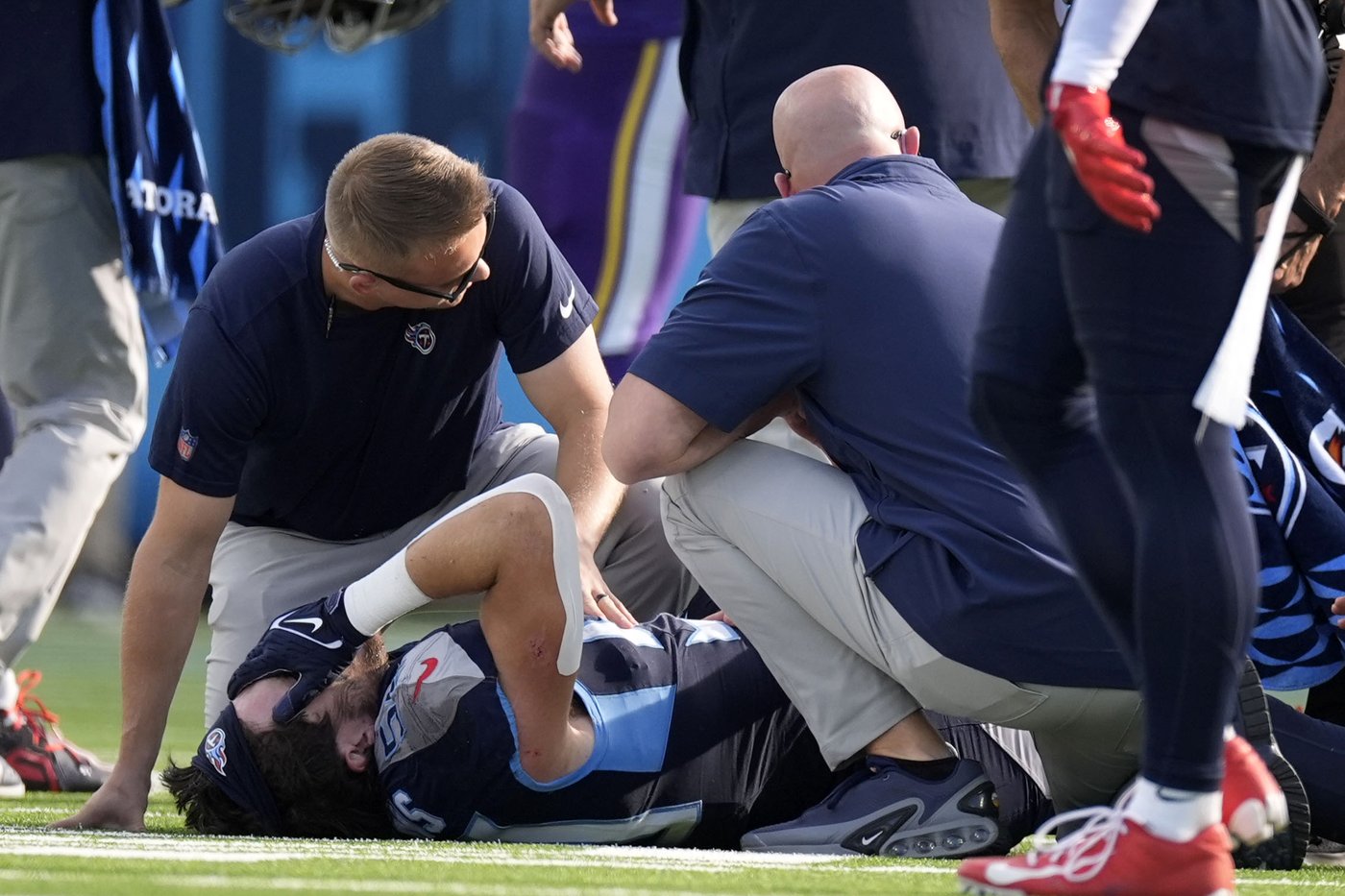 Titans LB Jack Gibbens carted off field with injured right ankle in an air cast | iNFOnews.ca Titans LB Jack Gibbens carted off field with injured right ankle in an air cast | iNFOnews.ca