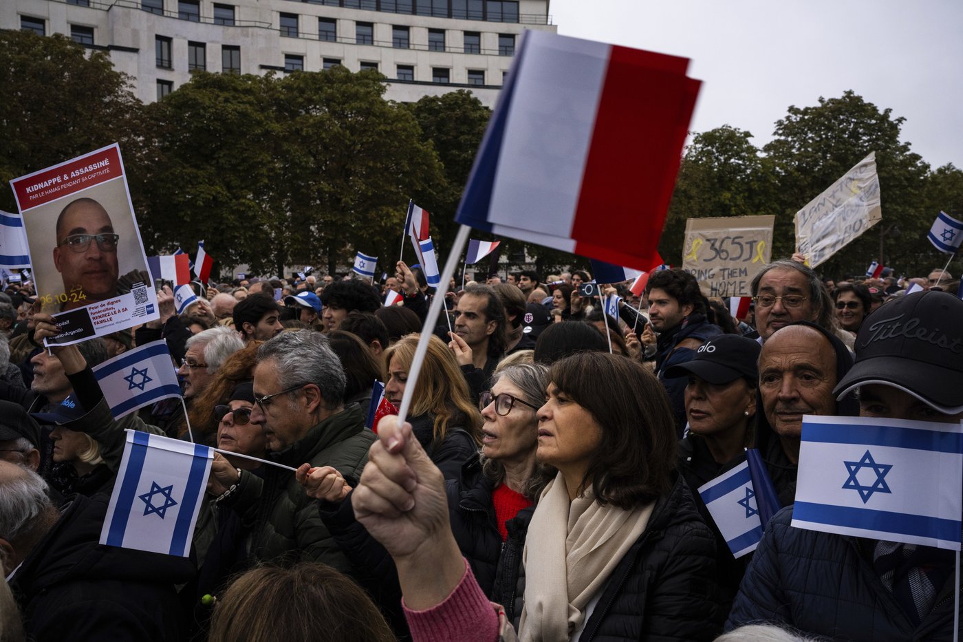Pro-Palestinian and pro-Israeli crowds rally across the world on the eve of Oct. 7 anniversary | iNFOnews.ca