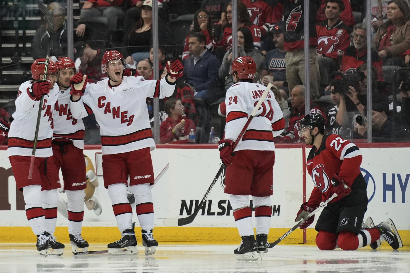 Svechnikov scores 3 goals, Hurricanes dump Devils 5-2 to lead series 3-1 | iNFOnews.ca