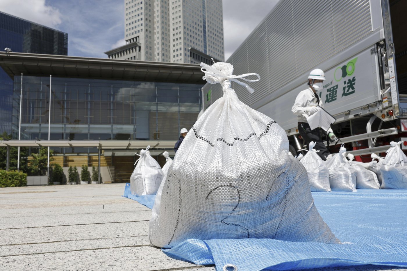 Slightly radioactive Fukushima soil is used at Japanese prime minister's office to prove safety | iNFOnews.ca Slightly radioactive Fukushima soil is used at Japanese prime minister's office to prove safety | iNFOnews.ca