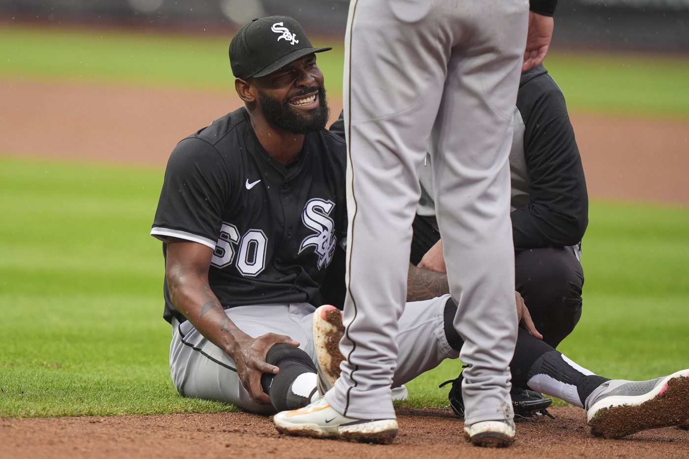 White Sox reliever Miguel Castro injures right knee against Mets | iNFOnews.ca