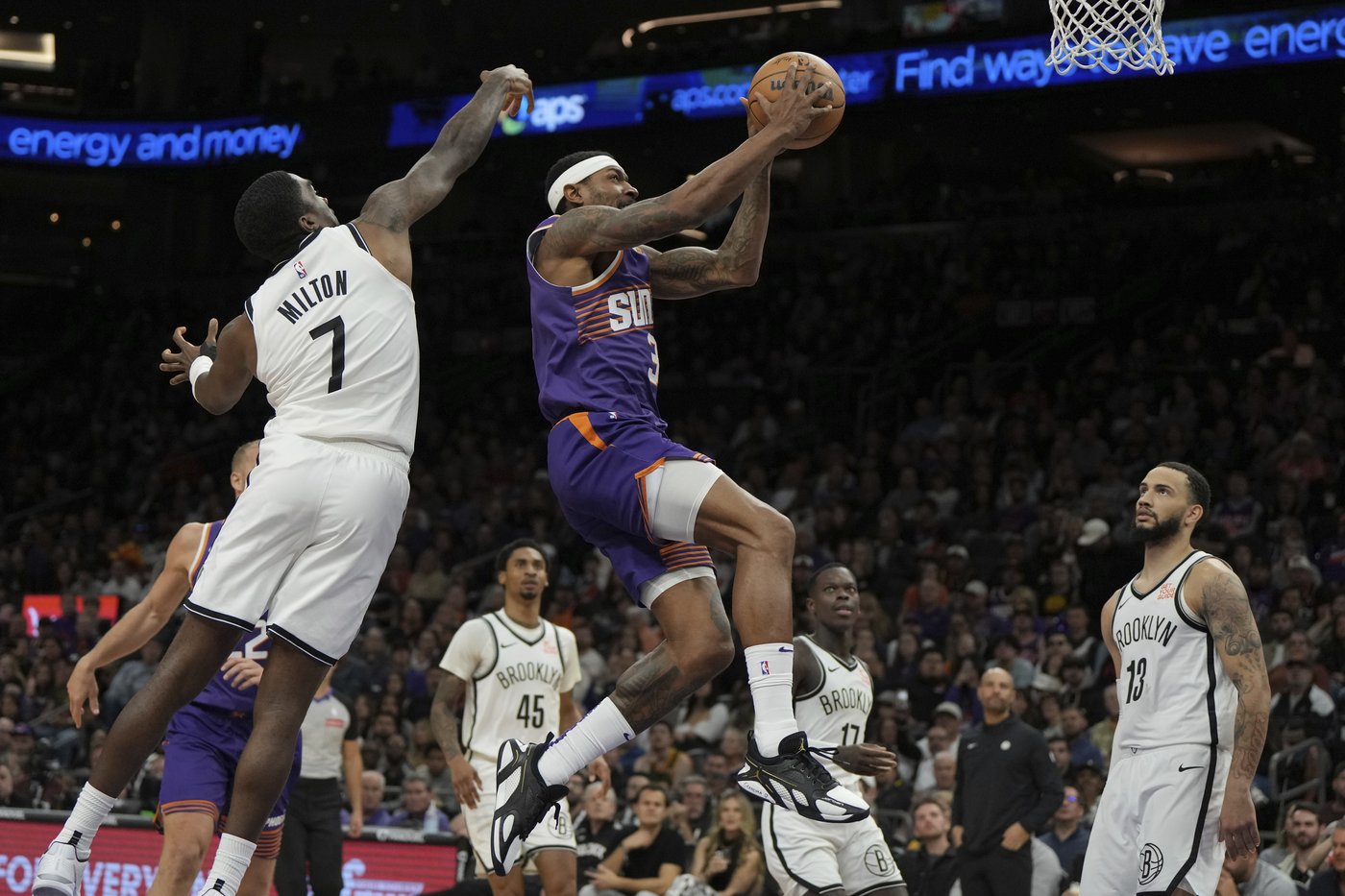 Suns guard Bradley Beal limps off court in 4th quarter of Phoenix's loss to Nets | iNFOnews.ca