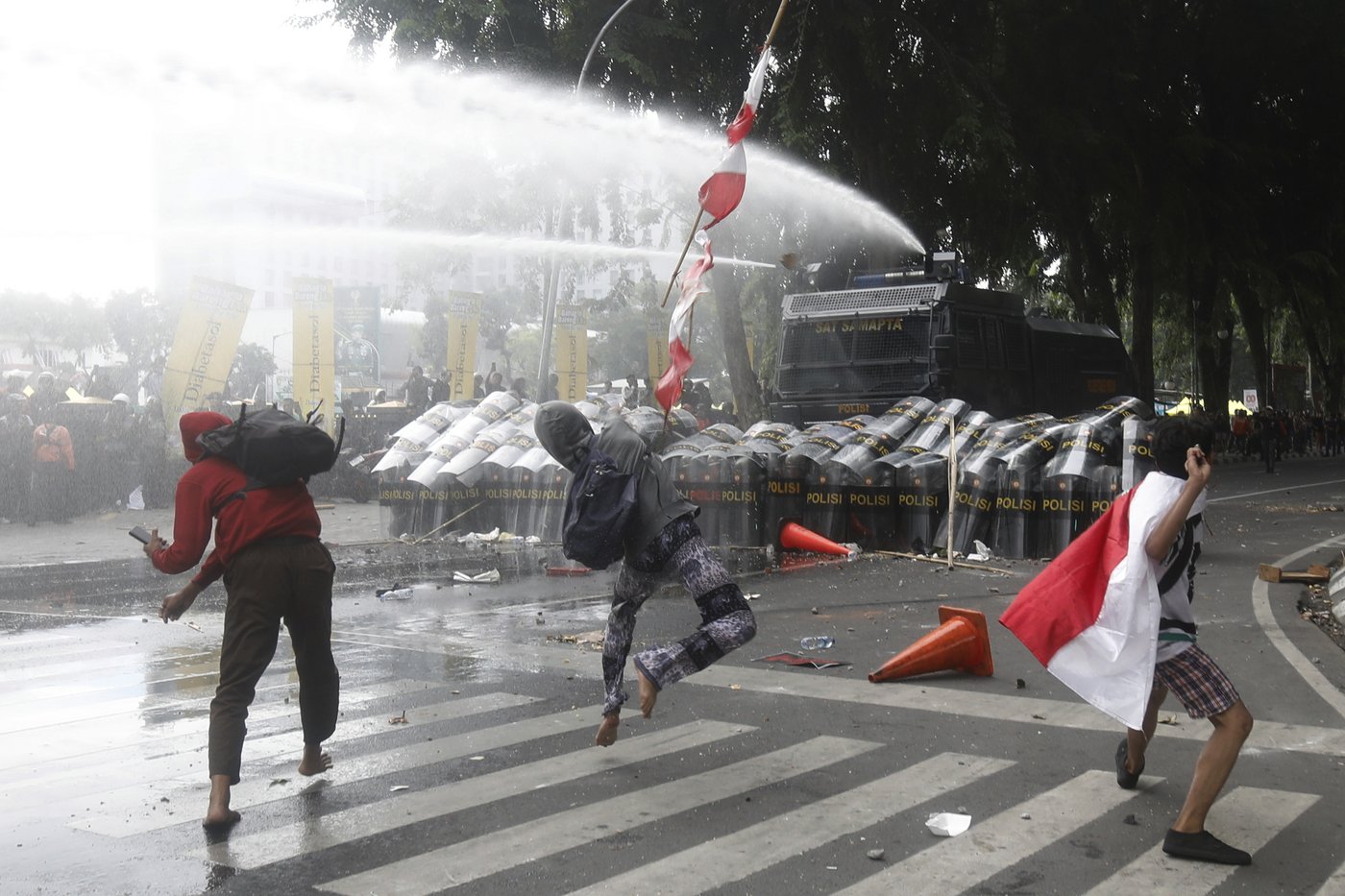 Tensions soar in Indonesia as protests over police brutality and lawmakers' allowances continue | iNFOnews.ca