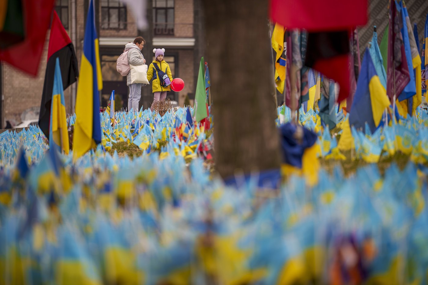 A makeshift memorial grows in Ukraine’s capital after 1,000 days of war | iNFOnews.ca