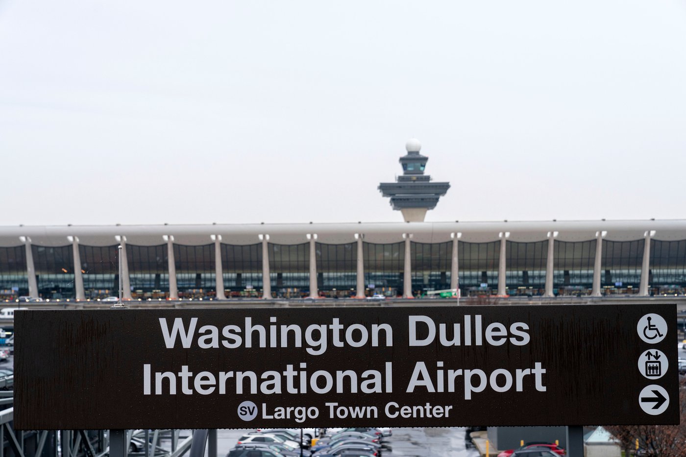 18 people sent to the hospital after mobile lounge crashes at Washington D.C.-area airport | iNFOnews.ca 18 people sent to the hospital after mobile lounge crashes at Washington D.C.-area airport | iNFOnews.ca