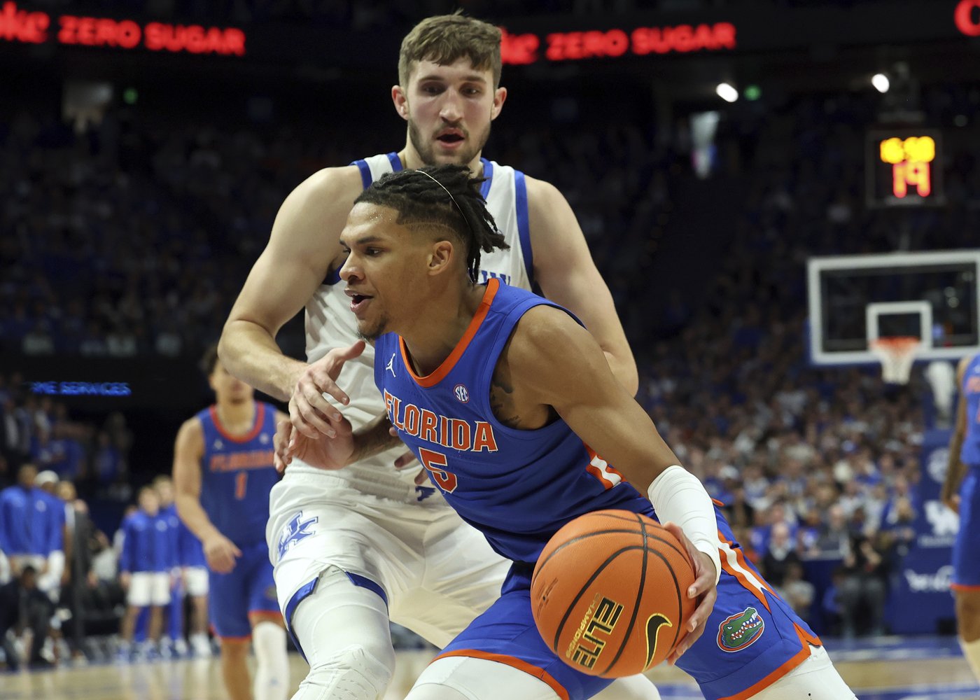 Koby Brea hits seven 3-pointers as No. 10 Kentucky hands No. 6 Florida its first loss, 106-100 | iNFOnews.ca