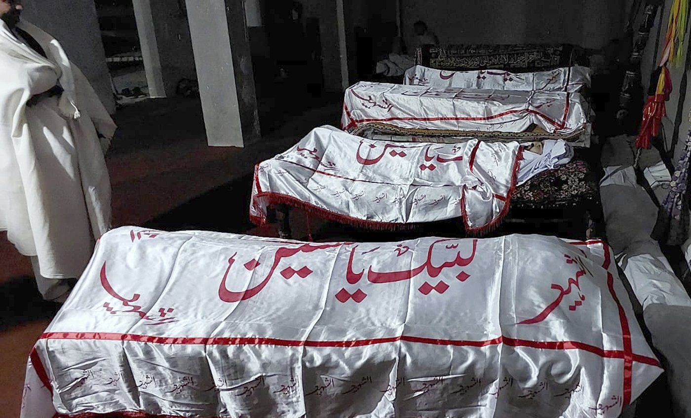 Pakistani city mourns 42 Shiite Muslims who were ambushed and killed in a gun attack | iNFOnews.ca Pakistani city mourns 42 Shiite Muslims who were ambushed and killed in a gun attack | iNFOnews.ca