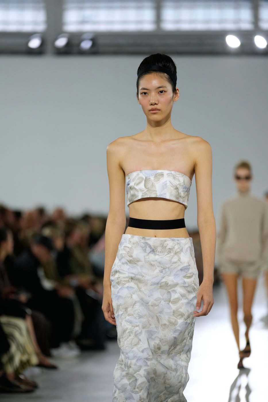 Max Mara responds to rising global tensions and temperatures with lightness on Milan runway | iNFOnews.ca Max Mara responds to rising global tensions and temperatures with lightness on Milan runway | iNFOnews.ca