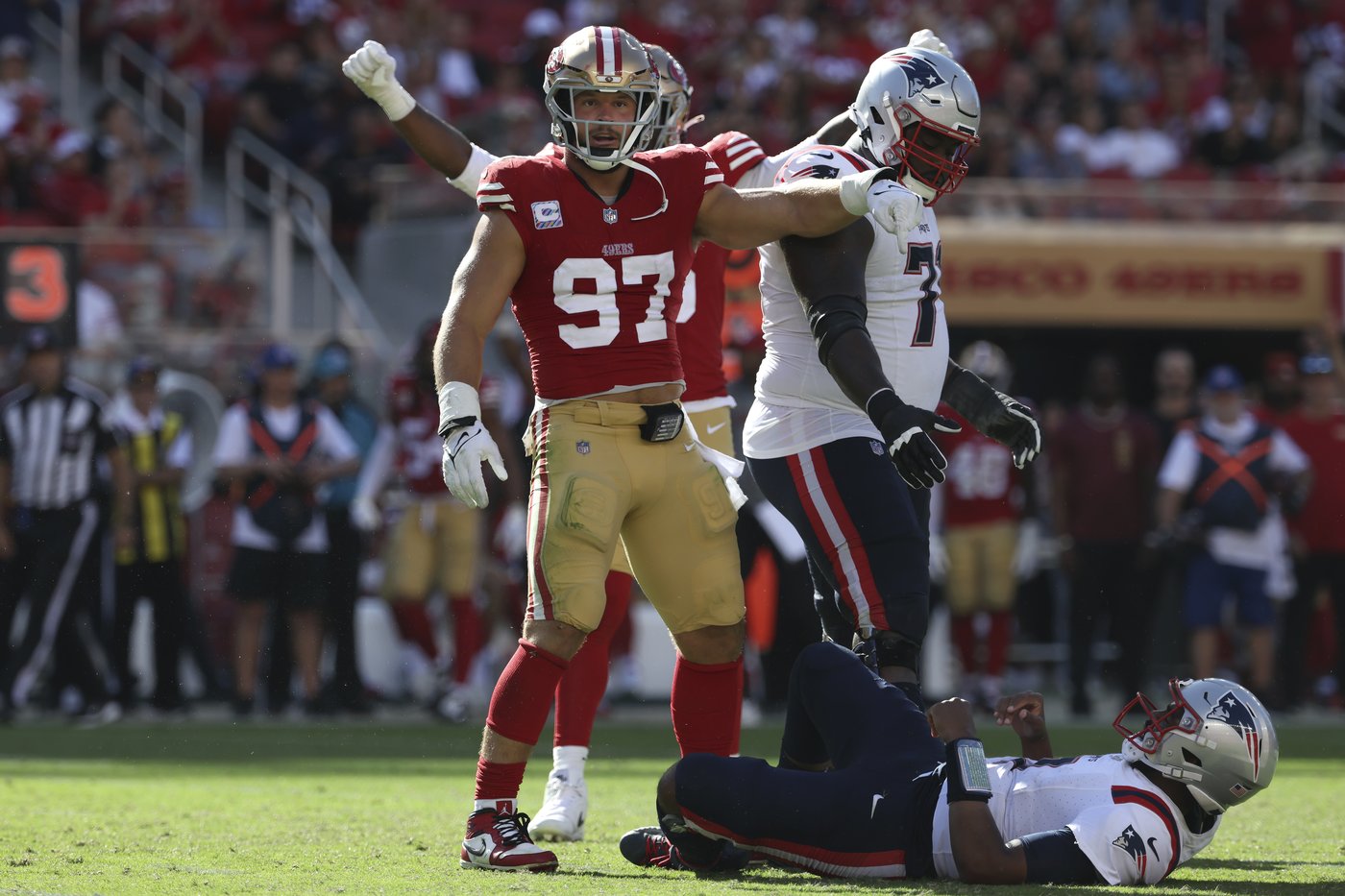 Fred Warner's pick-6 helps the 49ers snap a 2-game skid with a 30-13 win over the Patriots | iNFOnews.ca