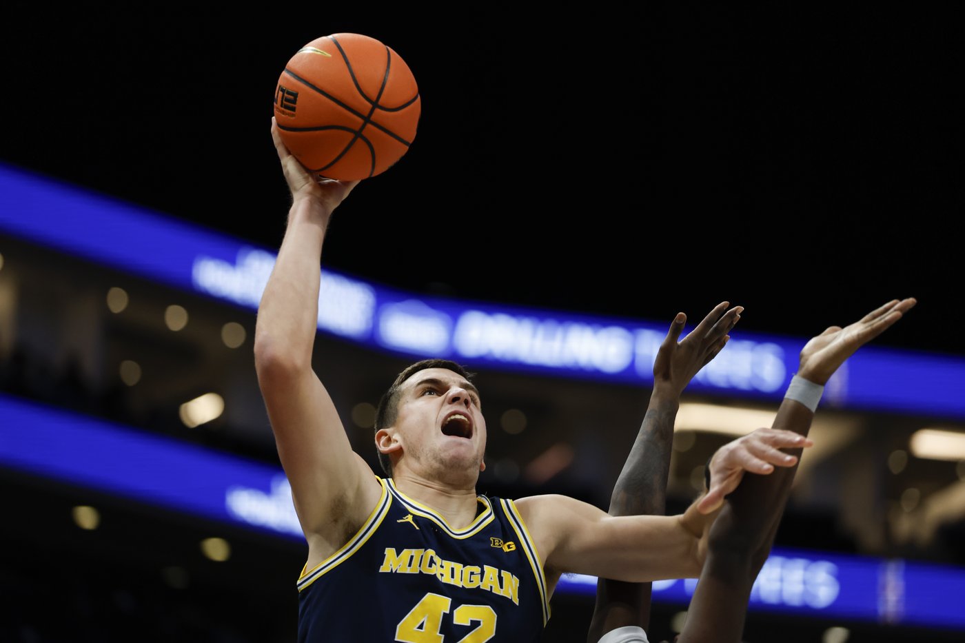 Jeremiah Fears' 4-point play with 11.5 seconds left helps No. 14 Oklahoma edge No. 24 Michigan 87-86 | iNFOnews.ca Jeremiah Fears' 4-point play with 11.5 seconds left helps No. 14 Oklahoma edge No. 24 Michigan 87-86 | iNFOnews.ca