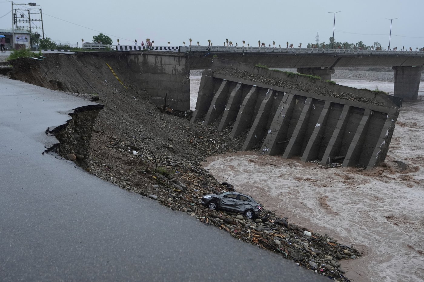 Photos show the effects of flooding in Kashmir after weeks of intense rain in the region | iNFOnews.ca