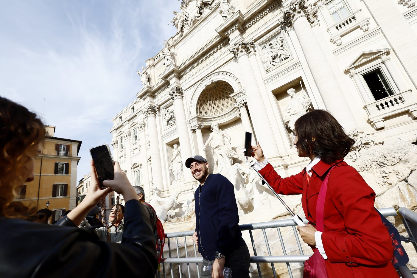 Tourists in Rome now have a walkway to visit the Trevi Fountain but can't toss coins | iNFOnews.ca Tourists in Rome now have a walkway to visit the Trevi Fountain but can't toss coins | iNFOnews.ca