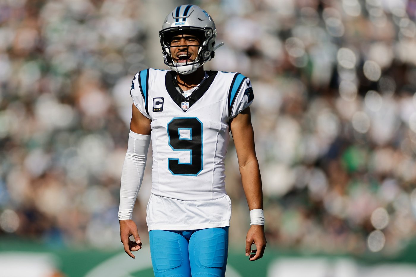 Panthers' Bryce Young leaves win over Jets with ankle injury, status uncertain for next week | iNFOnews.ca