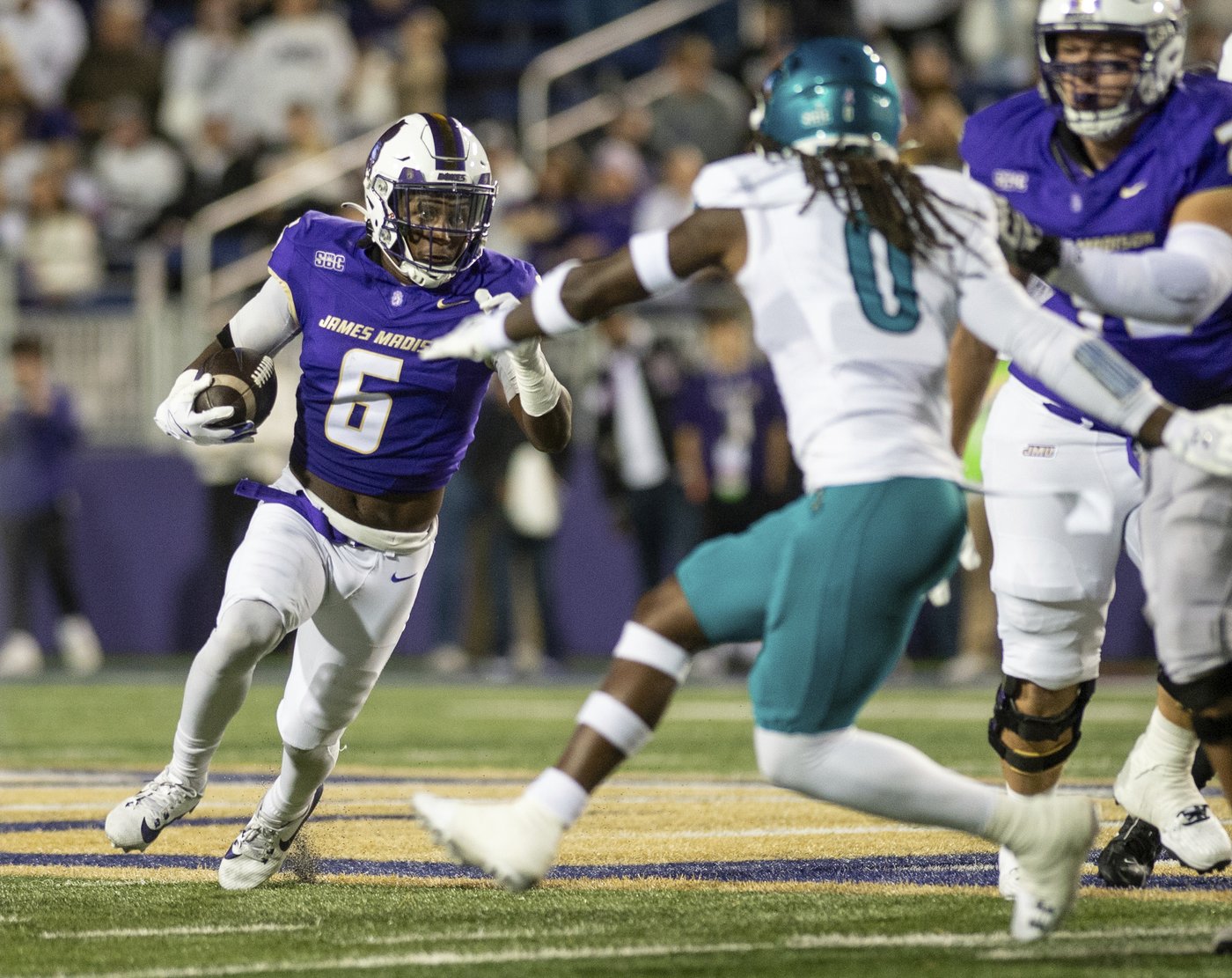 Alonza Barnett III, Lloyd Summerall III spark James Madison to 39-7 romp over Coastal Carolina | iNFOnews.ca