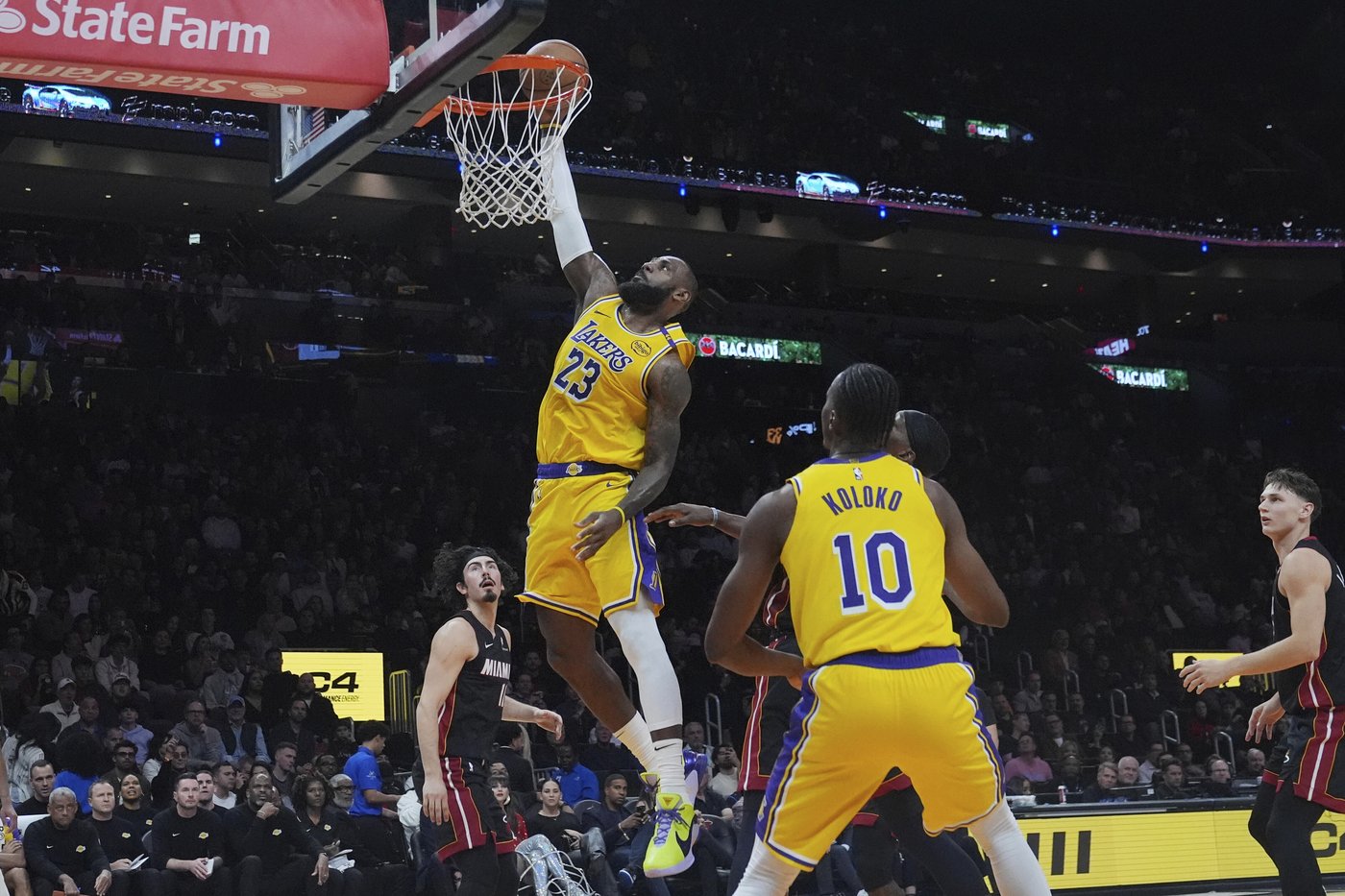 Herro scores 31, Heat roll past LeBron and struggling Lakers 134-93 | iNFOnews.ca
