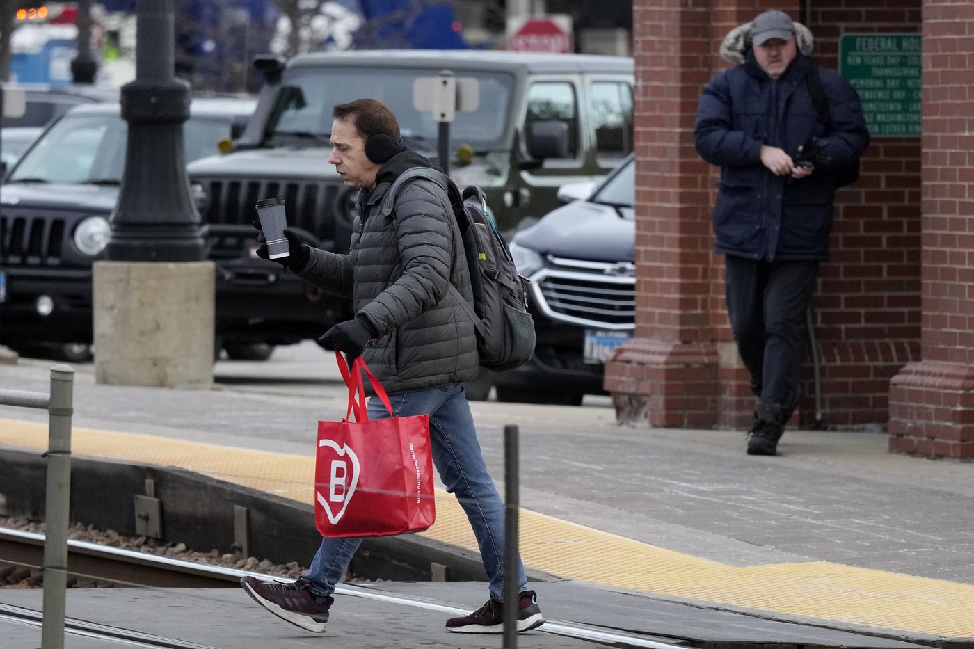 Bone-chilling cold returns to the Midwest in the wake of a storm that soaked the East Coast | iNFOnews.ca
