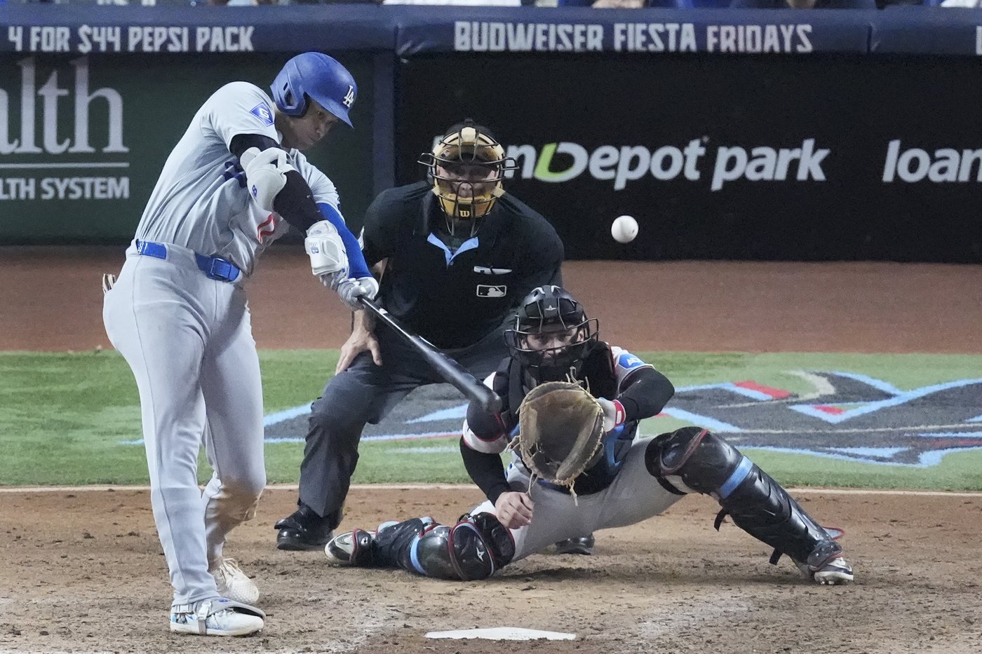 Florida man's lawsuit temporarily stops Ohtani's 50th HR ball from being sold | iNFOnews.ca Florida man's lawsuit temporarily stops Ohtani's 50th HR ball from being sold | iNFOnews.ca