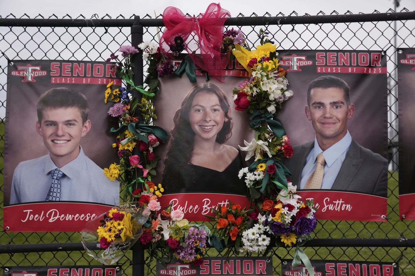 Illinois town mourns the 4 youngsters killed when a car barreled through their after-school camp | iNFOnews.ca Illinois town mourns the 4 youngsters killed when a car barreled through their after-school camp | iNFOnews.ca