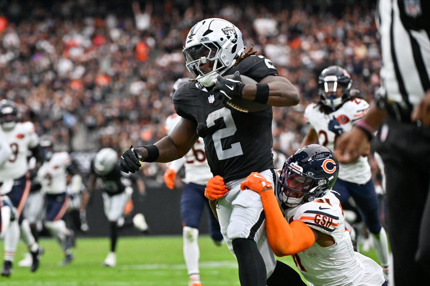 Ashton Jeanty breaks out with 138 rushing yards, 3 total TDs in Raiders' loss | iNFOnews.ca Ashton Jeanty breaks out with 138 rushing yards, 3 total TDs in Raiders' loss | iNFOnews.ca