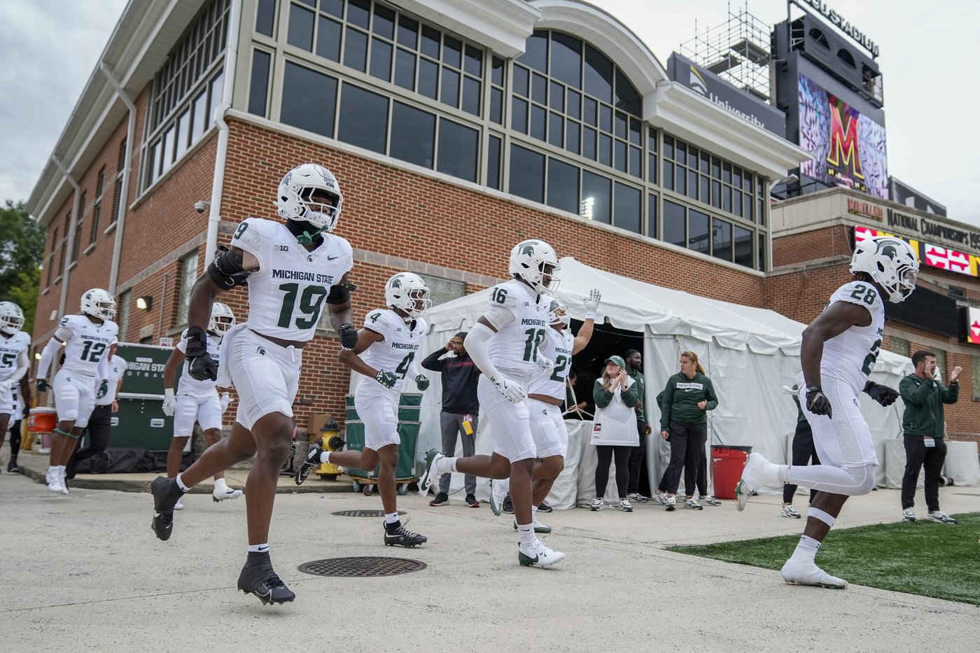 Michigan State football player Armorion Smith heads household with 5 siblings after mother's death | iNFOnews.ca Michigan State football player Armorion Smith heads household with 5 siblings after mother's death | iNFOnews.ca