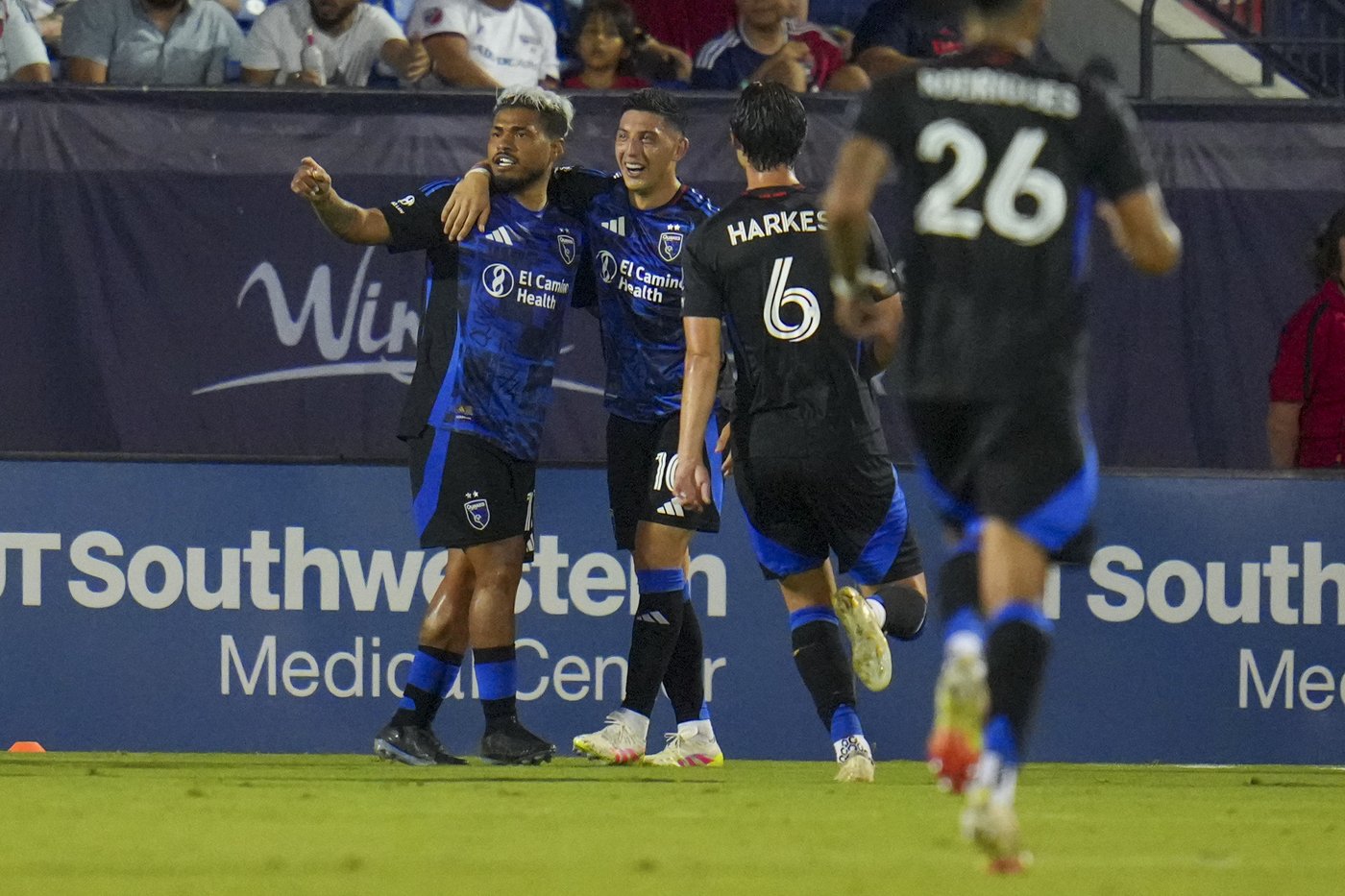Earthquakes use 4 second-half goals to beat 9-man FC Dallas 4-2 | iNFOnews.ca