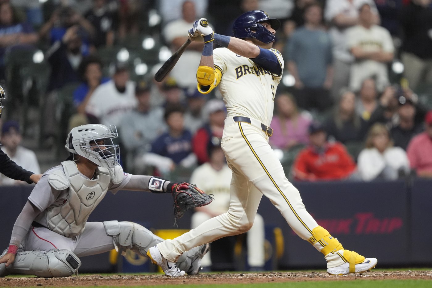 Yelich's grand slam in the 10th inning lifts Brewers to 5-1 win over the Red Sox | iNFOnews.ca Yelich's grand slam in the 10th inning lifts Brewers to 5-1 win over the Red Sox | iNFOnews.ca