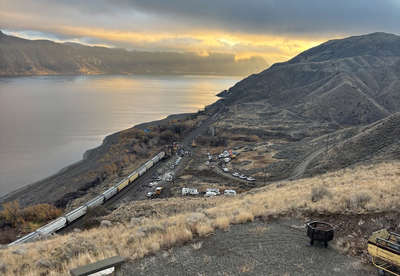 Freight train carrying fuel derails west of Kamloops, B.C. | iNFOnews.ca