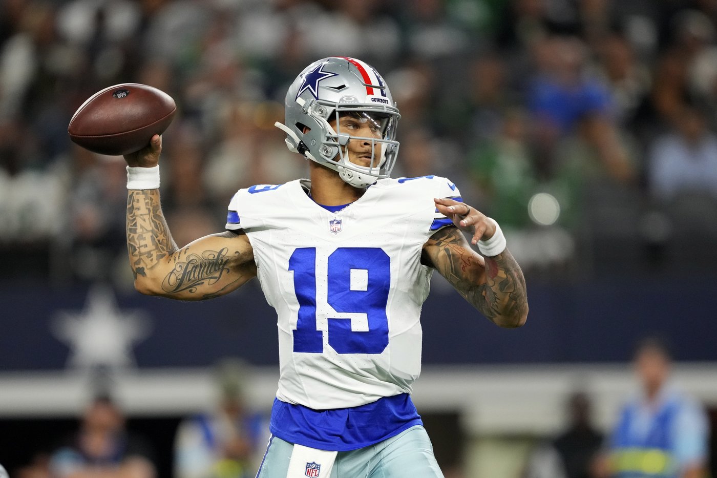Hurts accounts for 4 TDs as Eagles roll past bumbling, Prescott-less Cowboys 34-6 | iNFOnews.ca