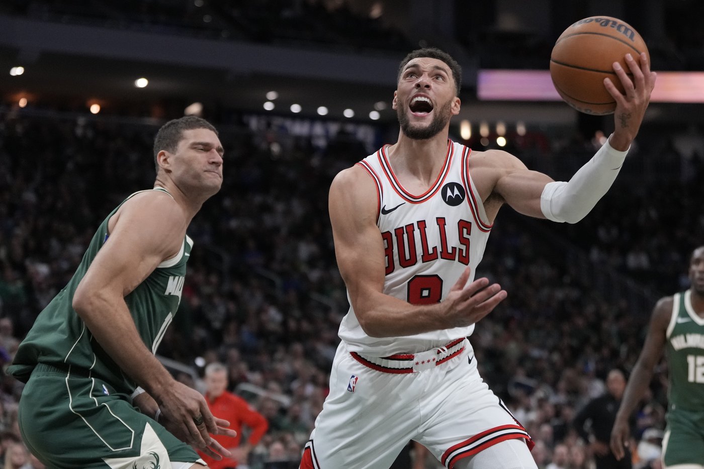 New-look Bulls make 21 3s vs. Bucks as they move on from the DeRozan era | iNFOnews.ca