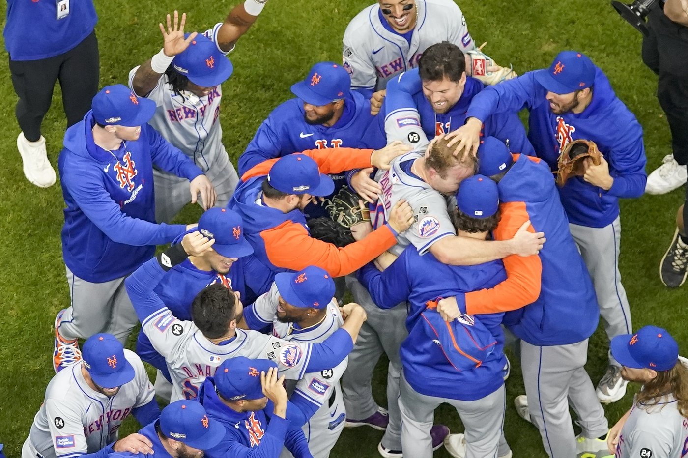 Mets advance in playoffs with 4-2 win over Brewers as Alonso homers to spark 9th-inning rally | iNFOnews.ca Mets advance in playoffs with 4-2 win over Brewers as Alonso homers to spark 9th-inning rally | iNFOnews.ca
